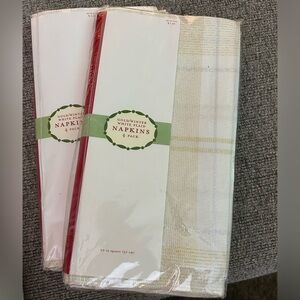 NWT-Holliday Napkins (8 total)